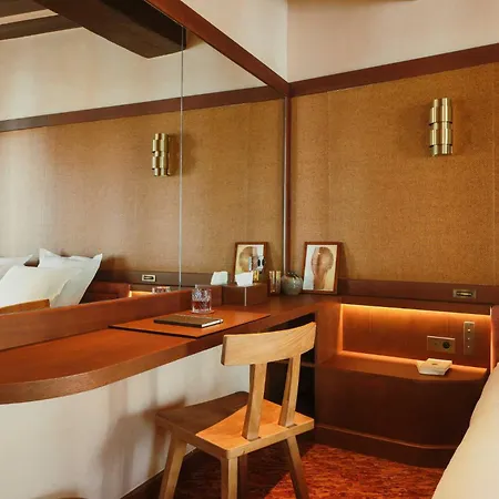 Konfidentiel Hotel