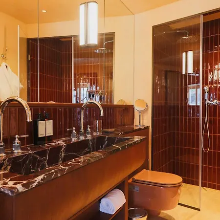 Konfidentiel Hotel 4*